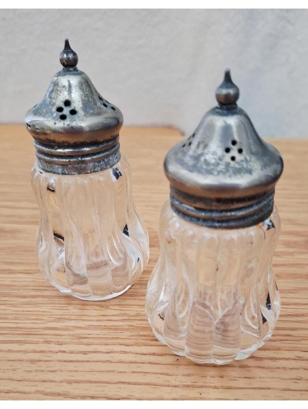 Vintage Ribbed Clear Glass Salt & Pepper Shakers Ornate Silver Plated Finial Top